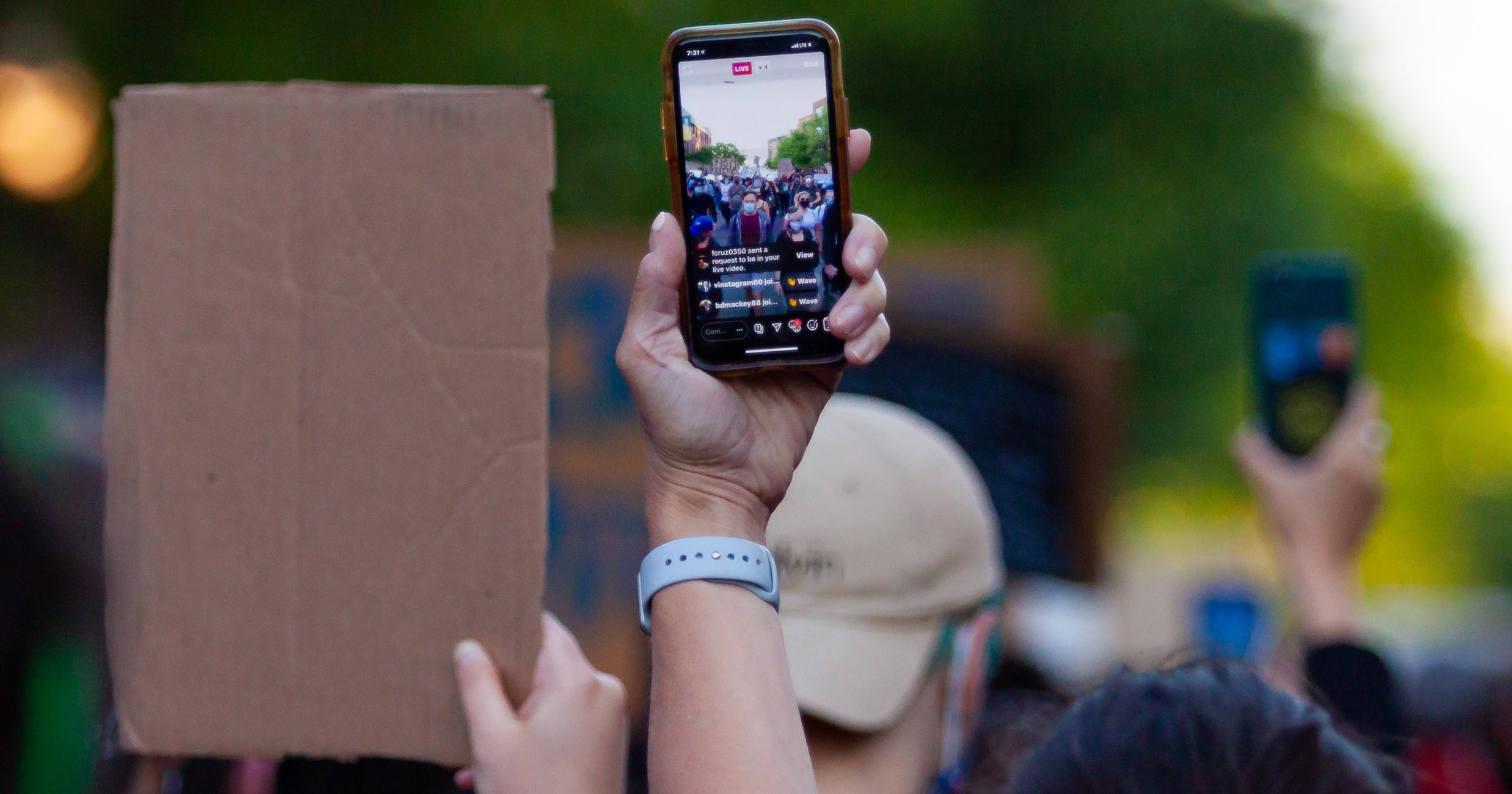 How Protestors Can Protect Cell Phone Data From Police