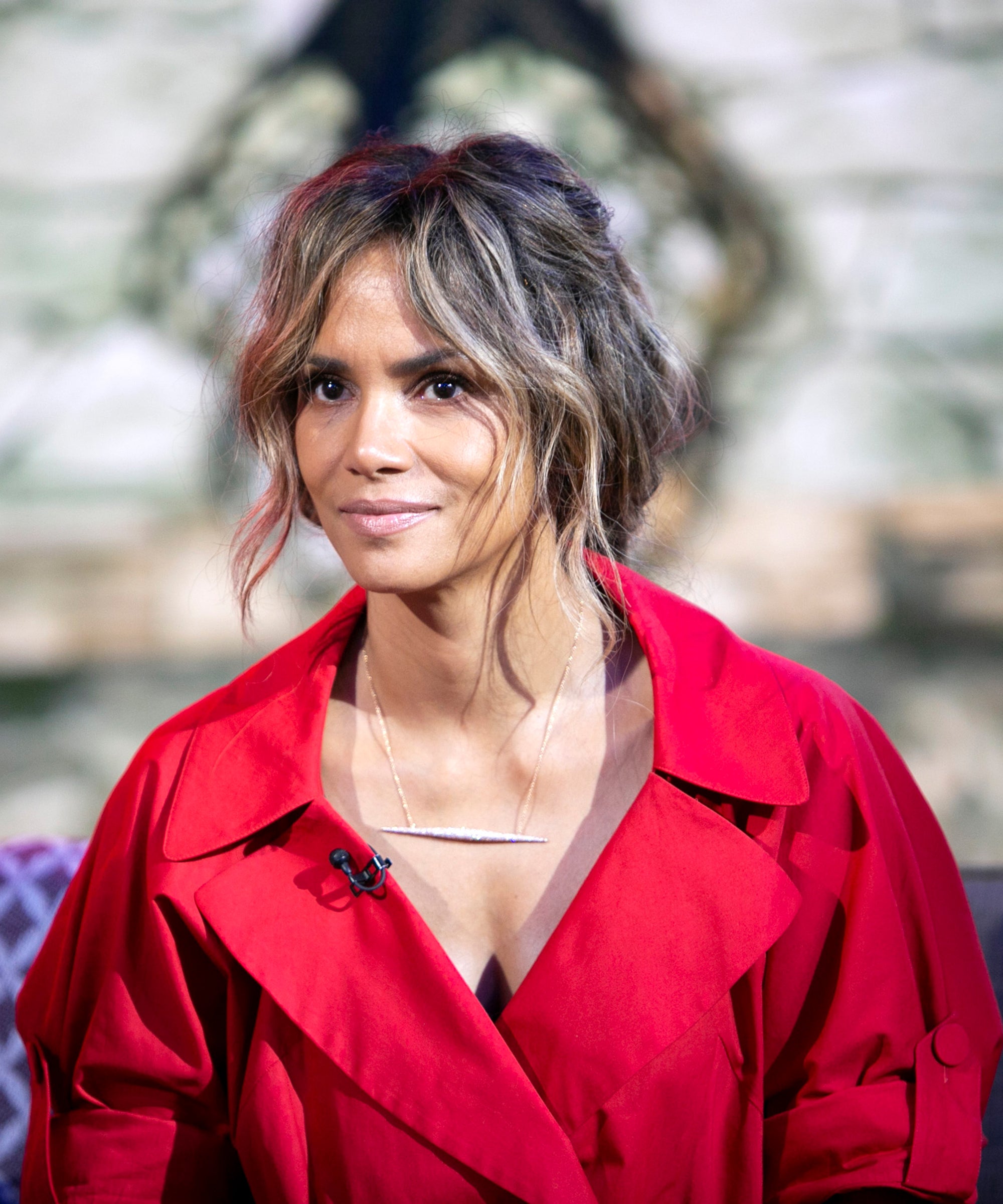 Halle Berry apologizes and is no longer considering a transgender