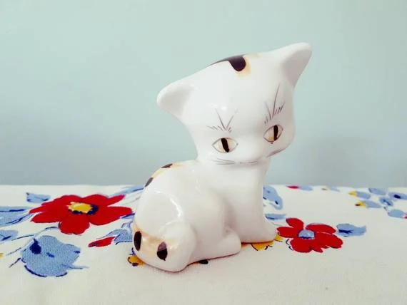 Vintage 1960s Kitsch White China Cat Kitten Figurine Ornament,  UK